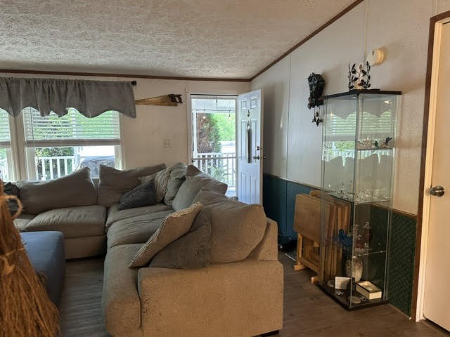 590 Primrose Lane — photo 4