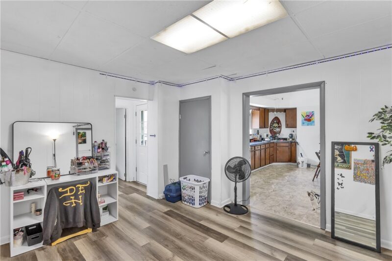 802 Spruce St — photo 3