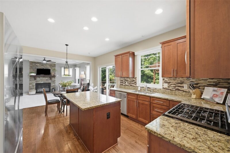 1900 Oakhurst Drive — photo 8