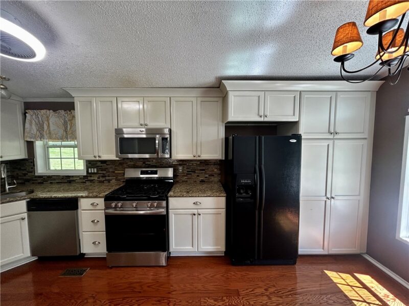 806 Center St — photo 4