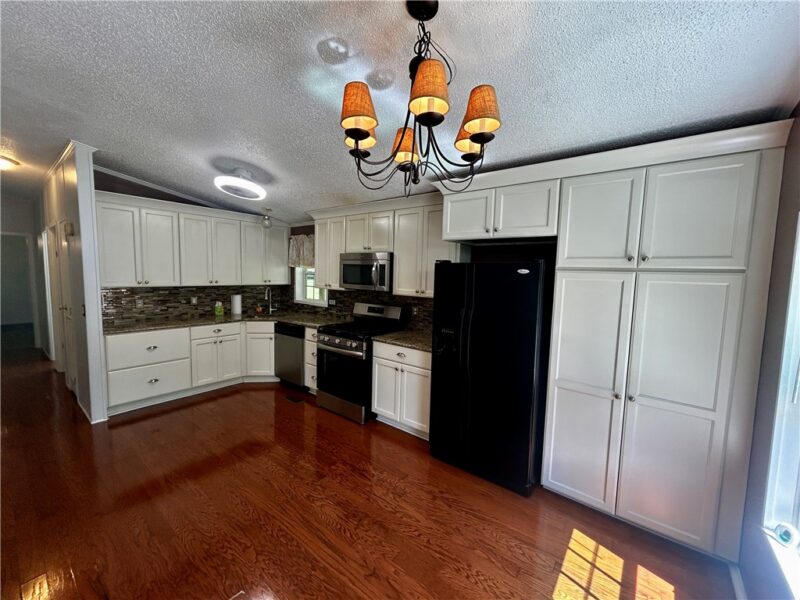 806 Center St — photo 5