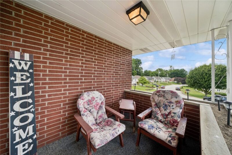 648 Birch St — photo 3