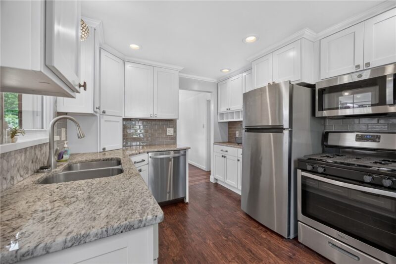 205 Coral Dr — photo 3