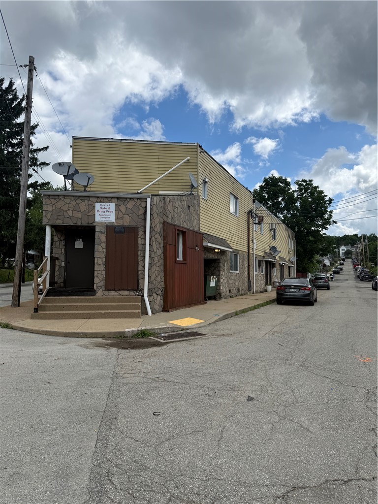 161 Hall Ave — photo 1