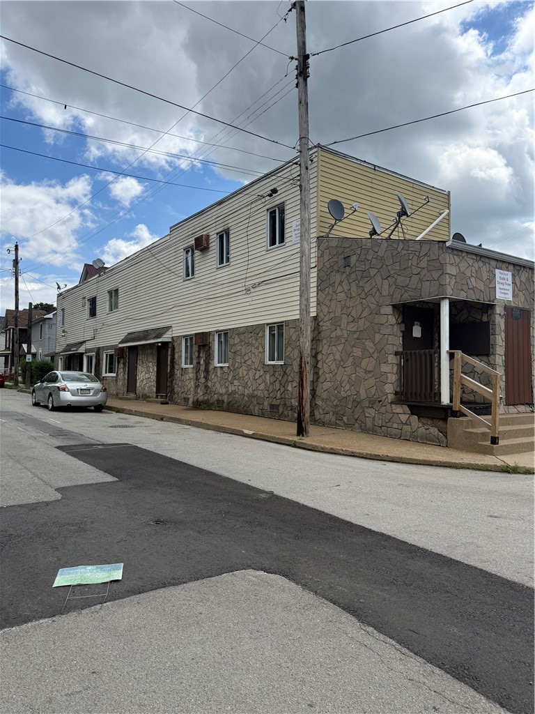 161 Hall Ave — photo 2