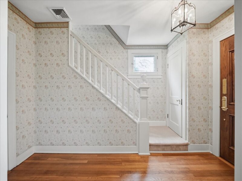 432 Hallock Street — photo 6