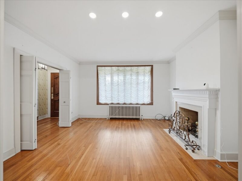 432 Hallock Street — photo 8