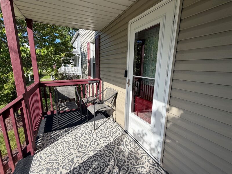 2067 Broadway Ave — photo 3