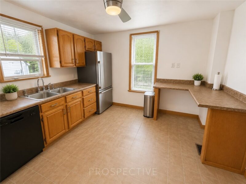 2067 Broadway Ave — photo 6