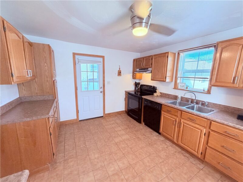 2067 Broadway Ave — photo 7