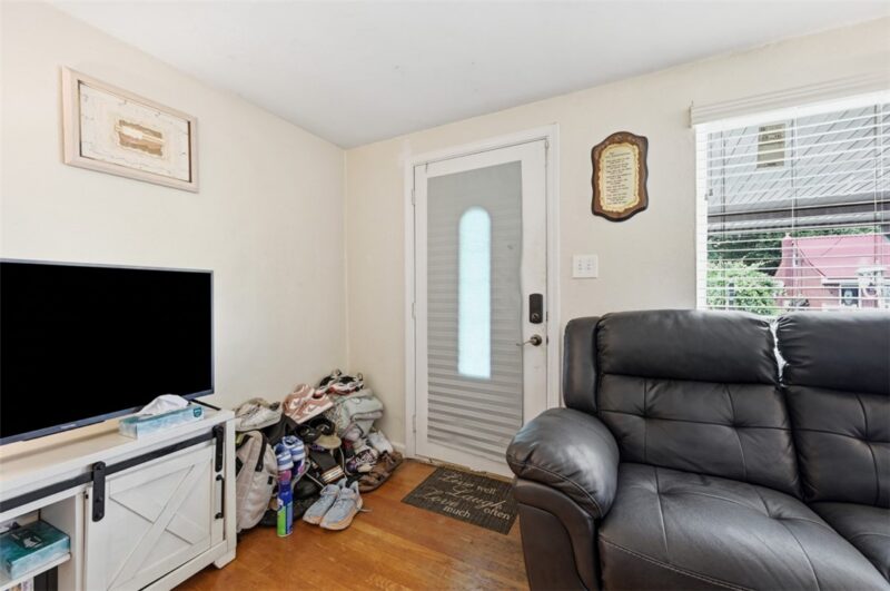 126 Pennoak Dr — photo 4
