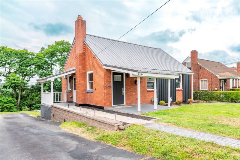 1316 Barkley Rd — photo 3