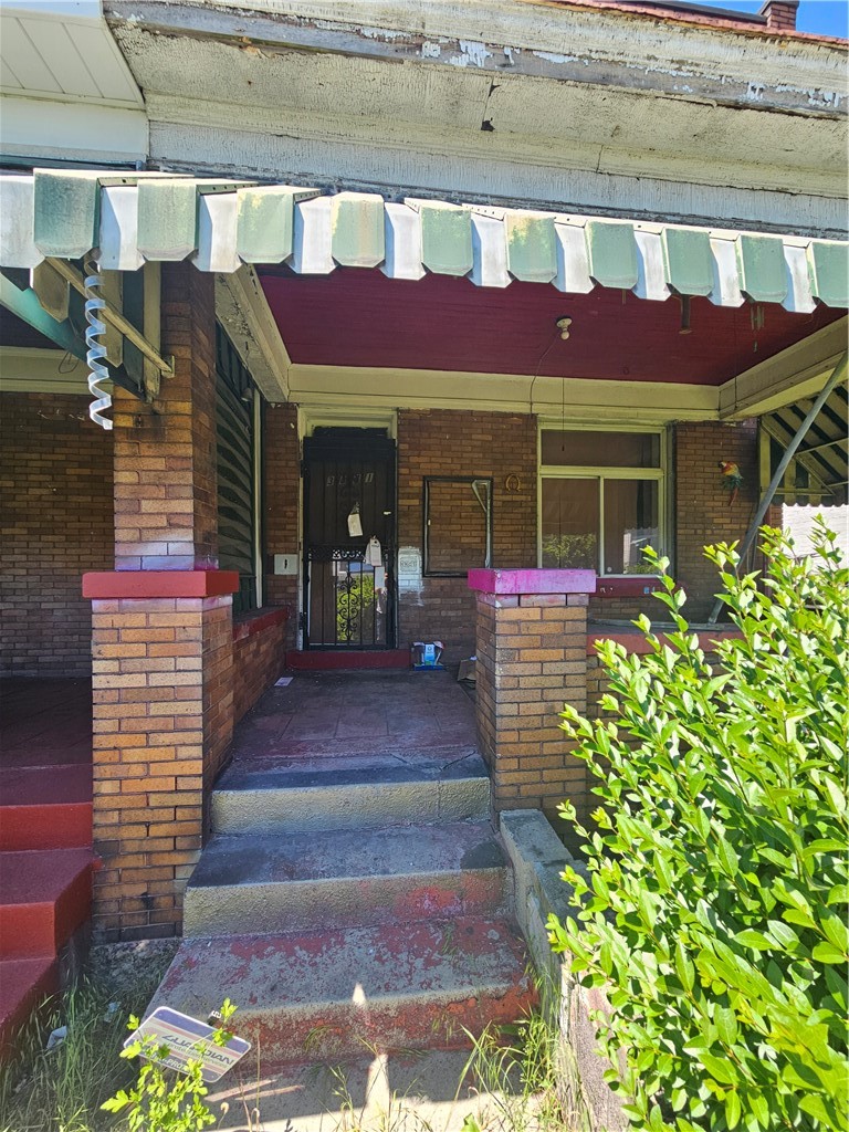 3341 Webster Ave — photo 1