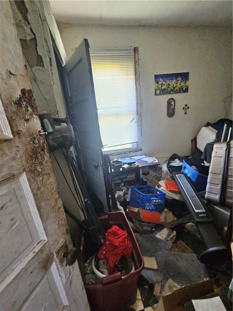 3341 Webster Ave — photo 6