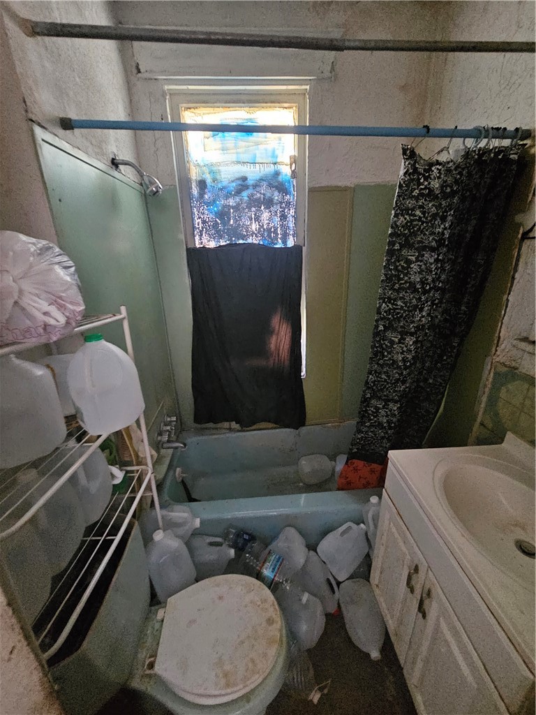 3341 Webster Ave — photo 8