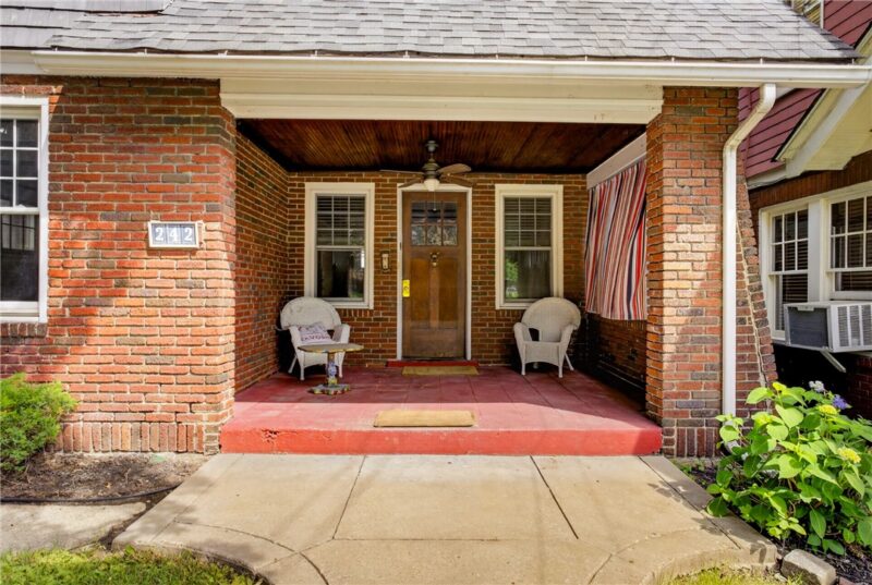 242 Breading Ave — photo 4