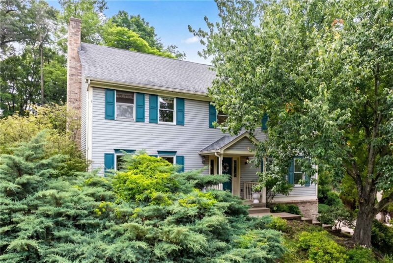 2414 Wedgewood Dr — photo 2