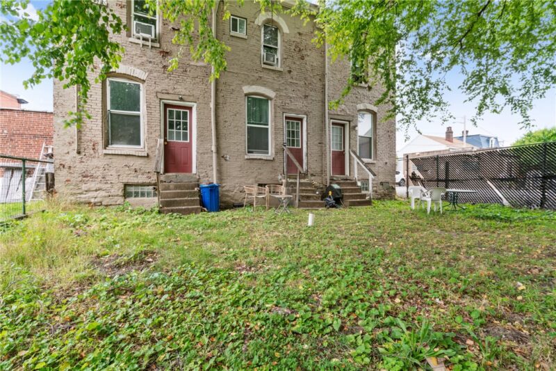 218-222 Joliet Way — photo 2