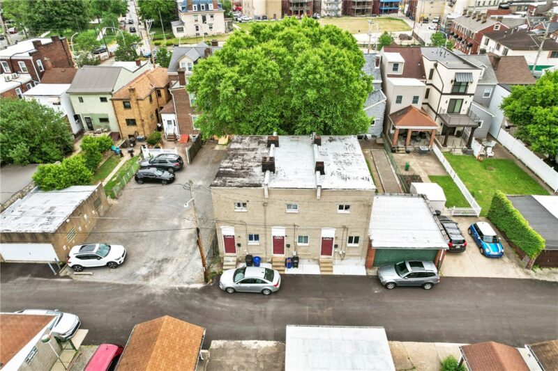 218-222 Joliet Way — photo 4
