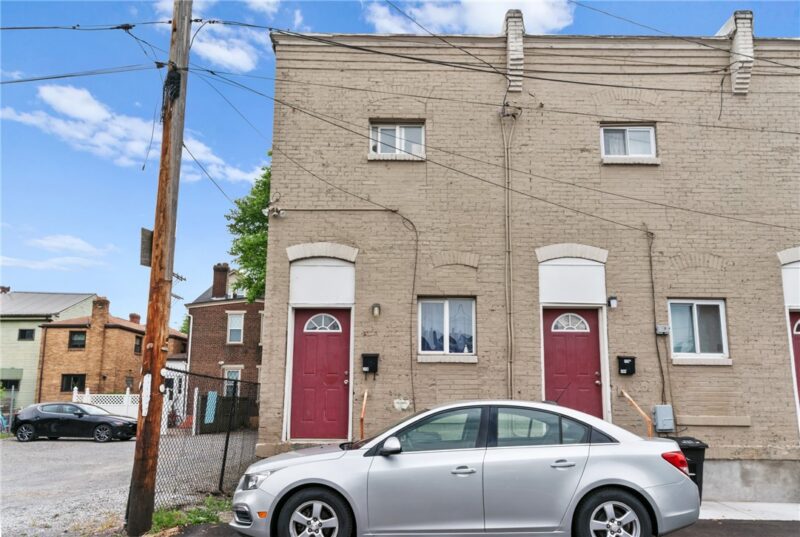 218-222 Joliet Way — photo 7