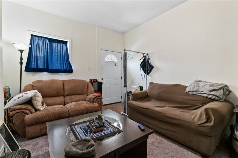218-222 Joliet Way — photo 8