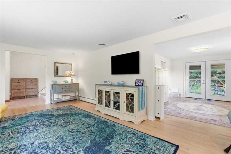 6725 Verona Rd — photo 8