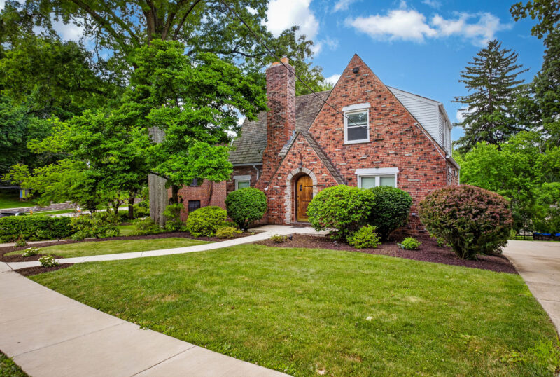 61 Roycroft AVENUE — photo 3