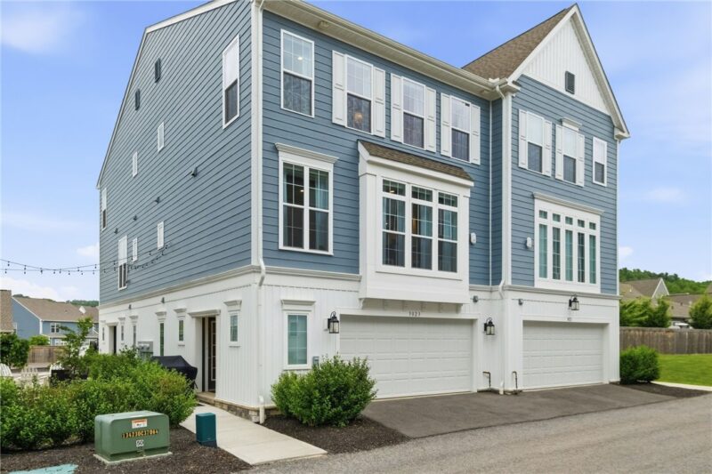 3023 Howell Dr — photo 2