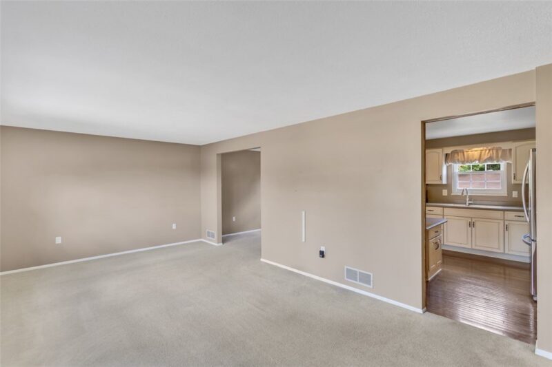 668 EDWARD DRIVE — photo 8