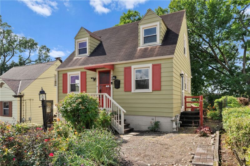 708 Crysler Street — photo 2