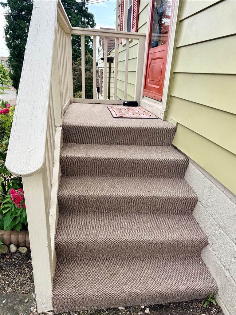 708 Crysler Street — photo 3