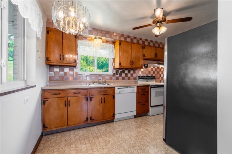 319 Saratoga Dr — photo 5