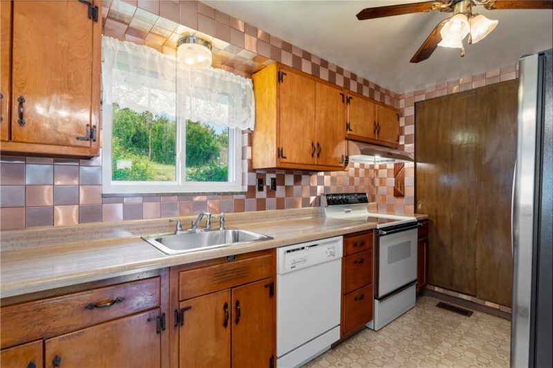 319 Saratoga Dr — photo 6