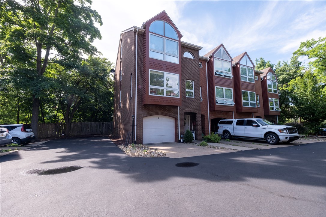 9 Graham Pl — photo 1