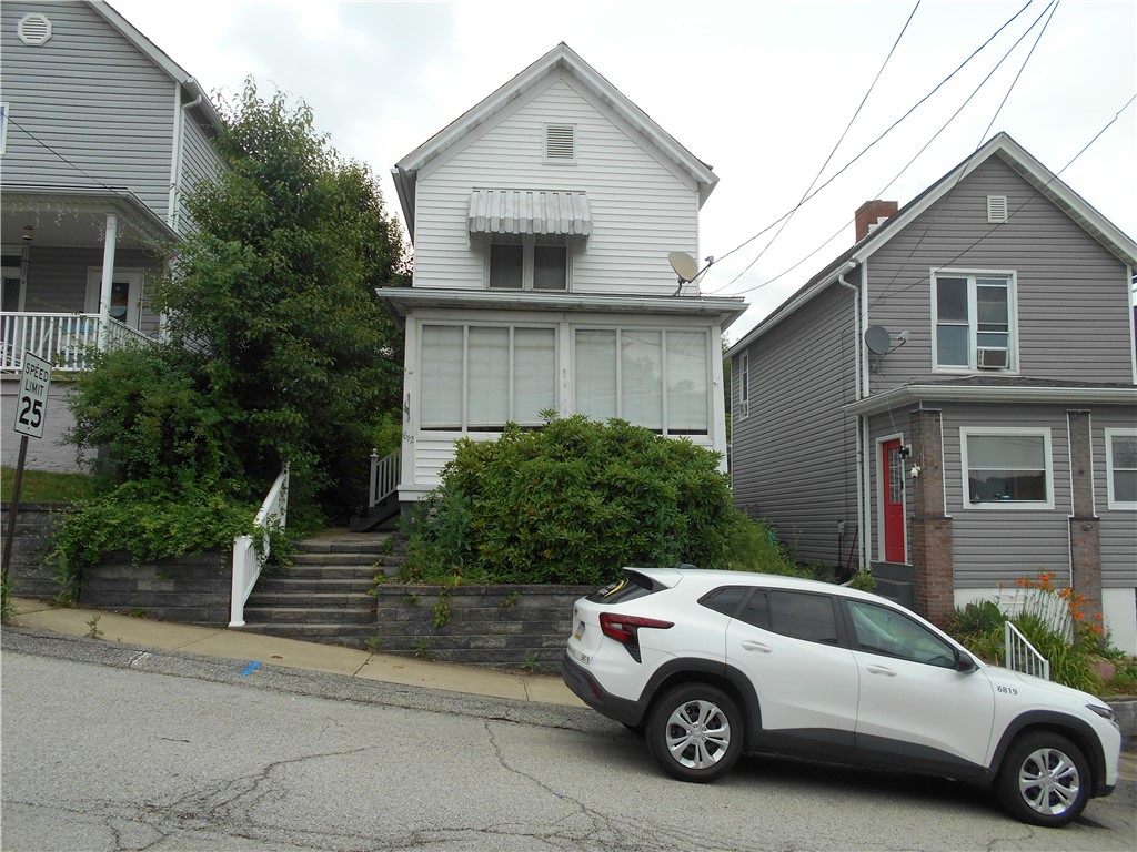 612 Harrison Ave — photo 1