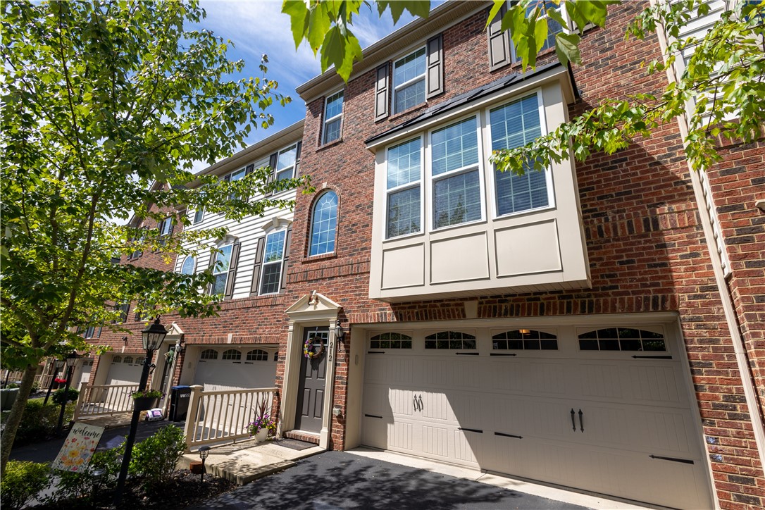 212 Noble Woods Dr — photo 1