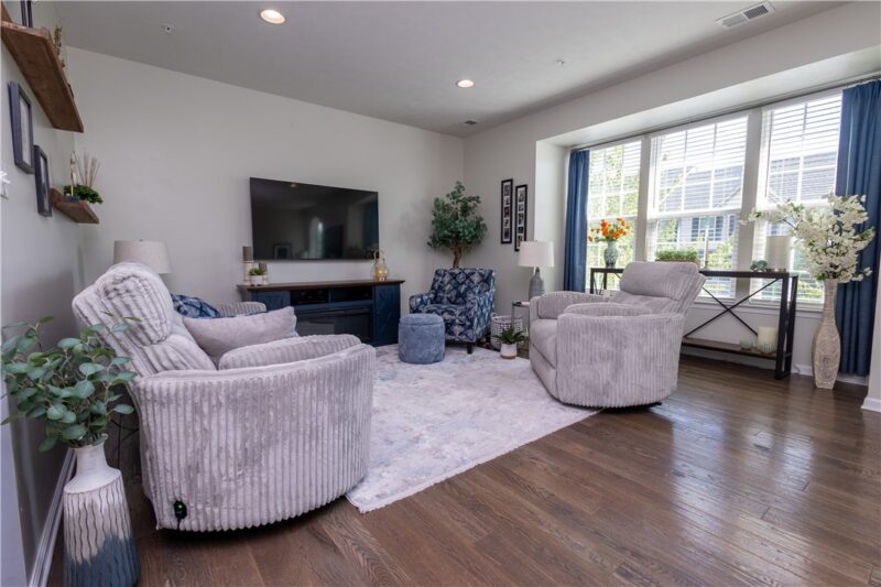 212 Noble Woods Dr — photo 5
