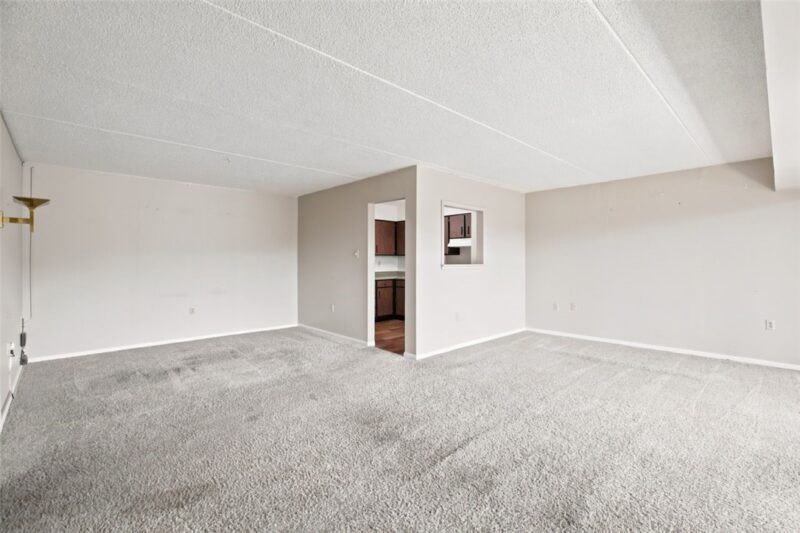 2160 Greentree Rd 807W — photo 4
