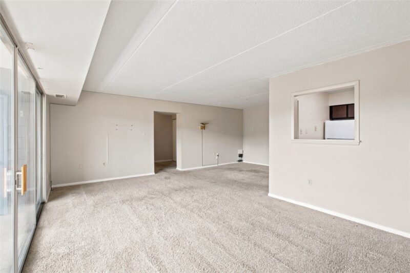 2160 Greentree Rd 807W — photo 5