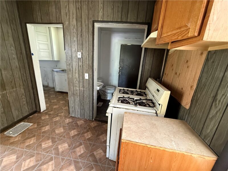 818 S Oakland Ave — photo 4