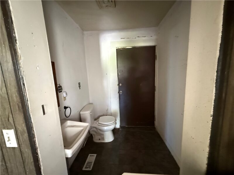 818 S Oakland Ave — photo 5