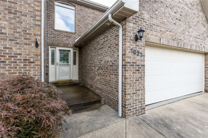 1027 Blackthorne Dr A — photo 2