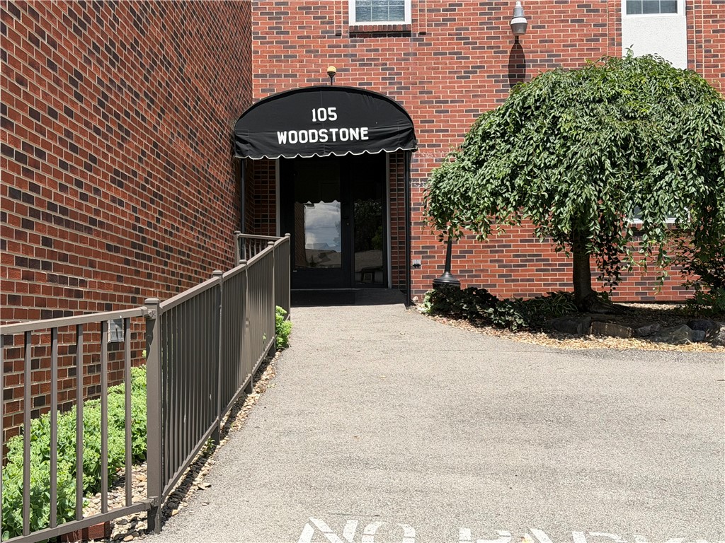 105 Woodstone Ln 61 — photo 1