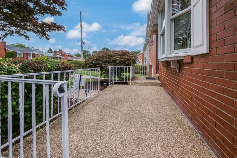 2422 Silver Oak Place — photo 3