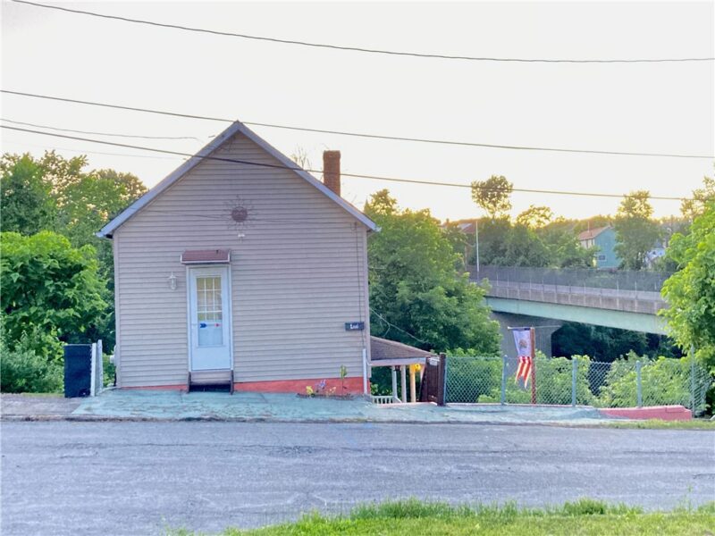 411 Rostraver St — photo 2