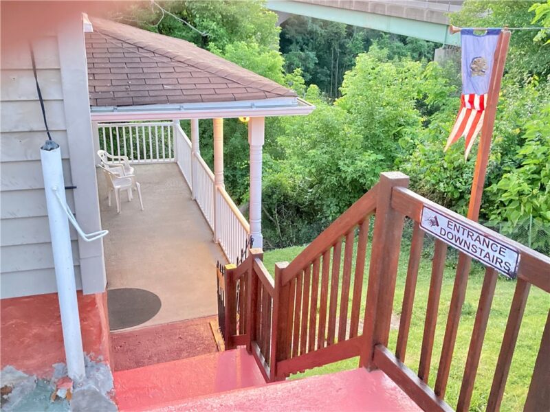 411 Rostraver St — photo 3