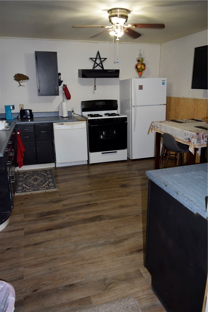 411 Rostraver St — photo 7