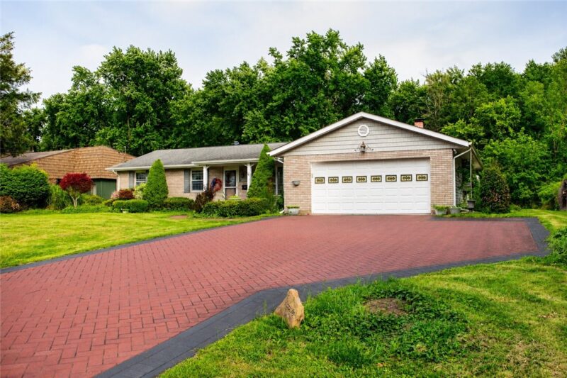 1092 Williams Dr — photo 2