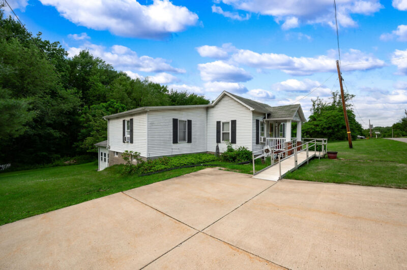 422 MCCALMONT ROAD — photo 3