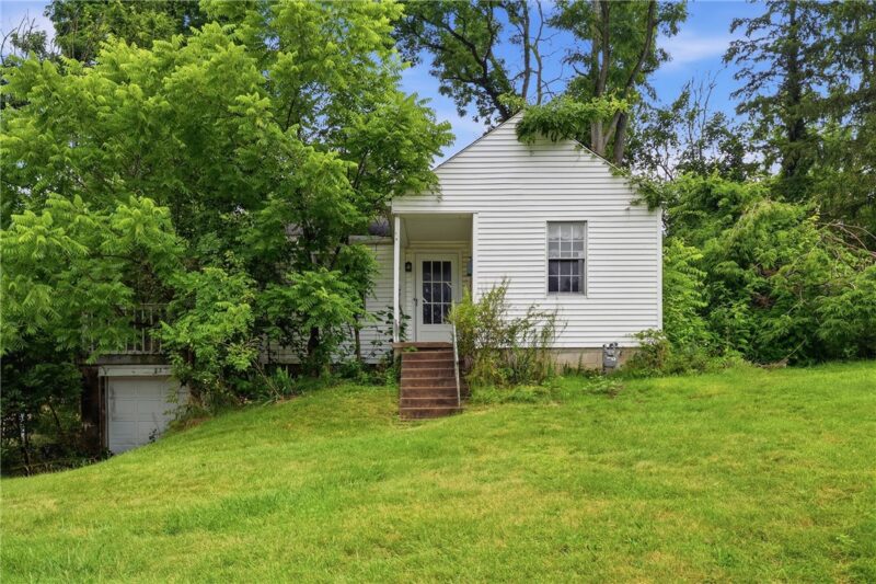 93 Adams Dr